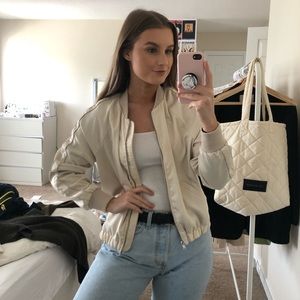 💜 3/$20 💜 Ivory Bomber Jacket